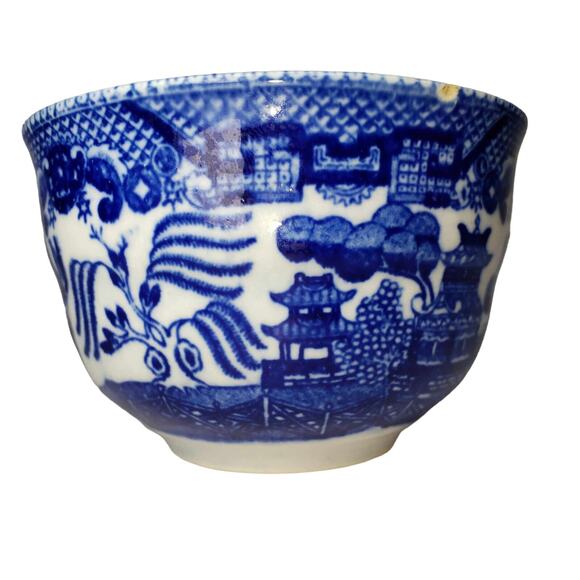 Vintage White Blue Willow Porcelain Tea Cup Made in Japan - Picture 5 of 5